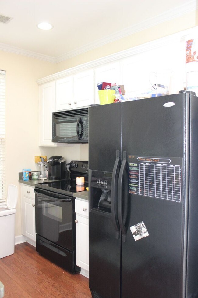 Building Photo - Wellstone Townhouse