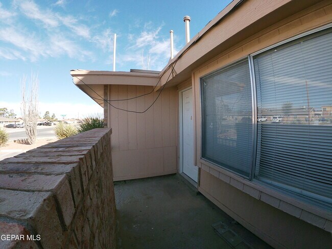 Foto del edificio - 1922 Lake Omega St