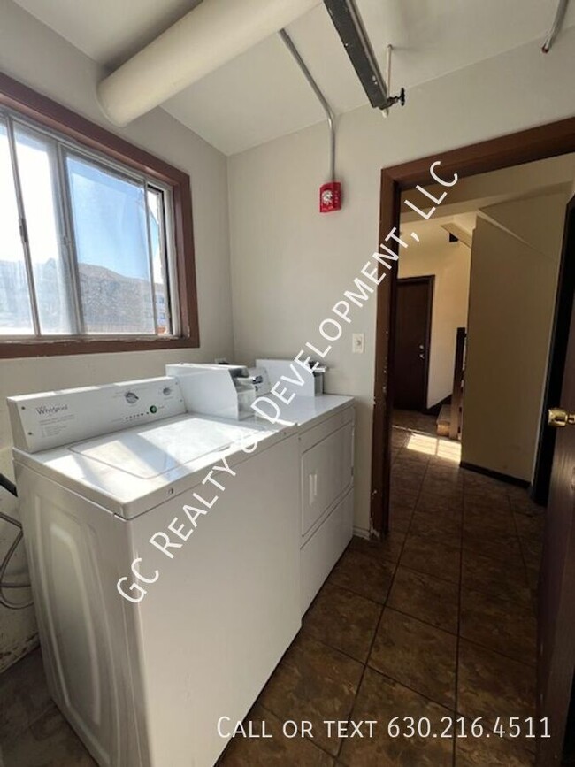 Foto del edificio - ***RECENTLY UPDATED NORTHBROOK CONDO / 2 B...