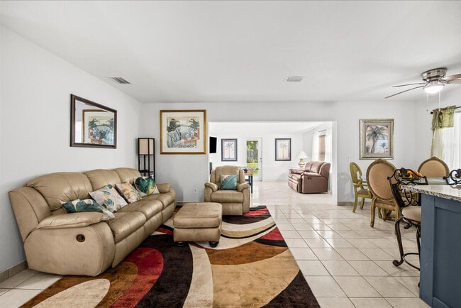 Building Photo - 128 SE Prima Vista Blvd
