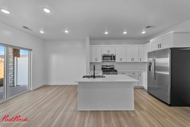 Building Photo - Newly Built Townhome!