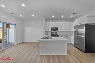 Building Photo - 1037 E Malibu Ln