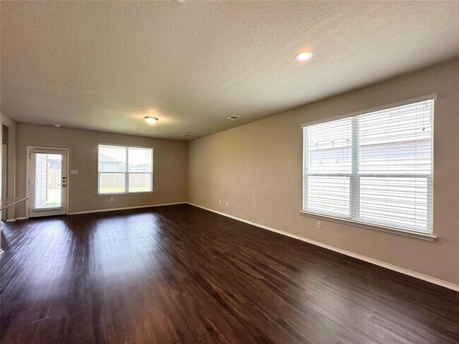 Foto del edificio - 109 Miles Dr