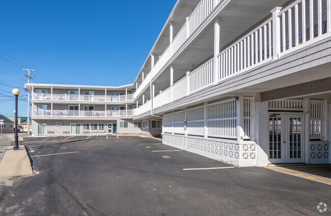 Building Photo - 6 Ashworth Ave