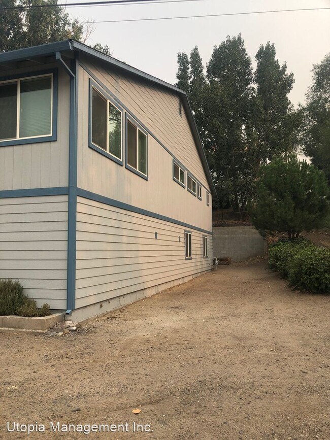 Foto del edificio - 3 br, 2 bath House - 1645 Cornell Street