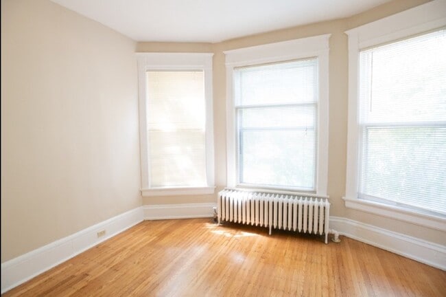 Building Photo - 2214 E Ivanhoe Pl