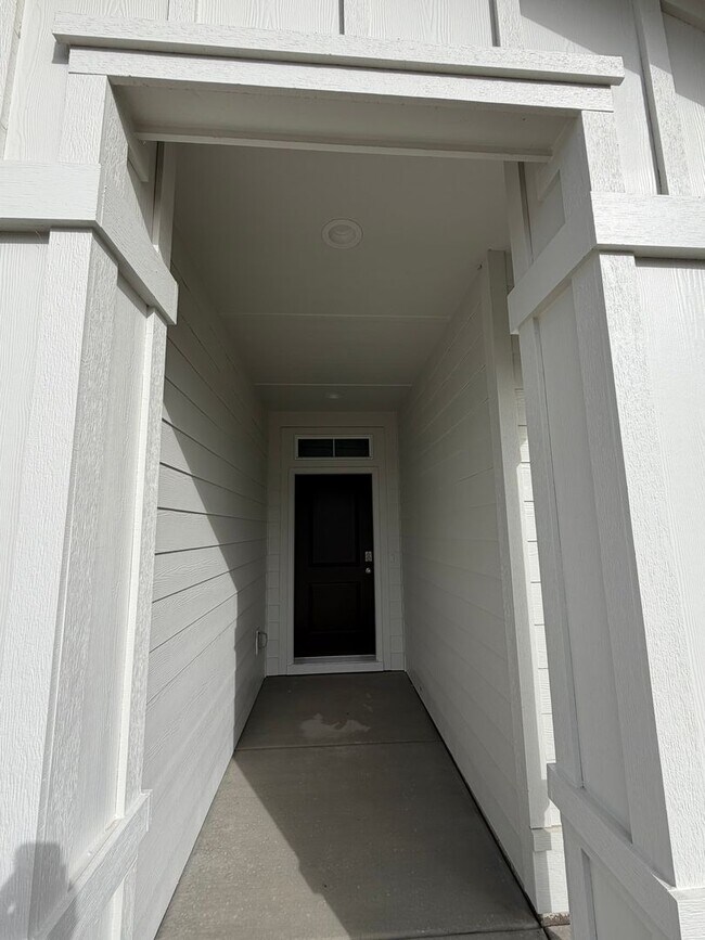 Foto del edificio - Brand new 3 bed 2 bath home with bonus roo...