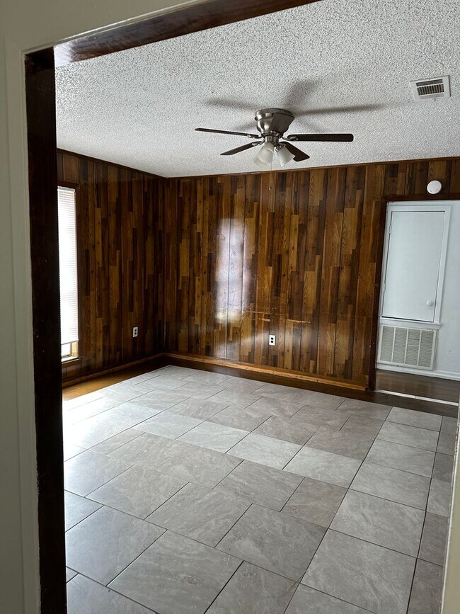 Foto del edificio - 190 York Dr