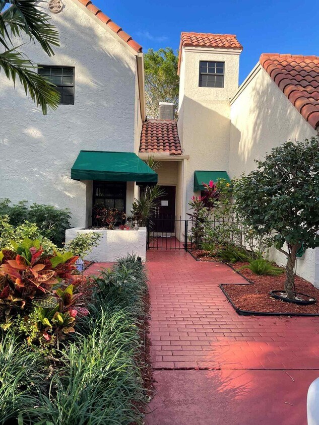 Foto principal - 6307 Las Flores Dr