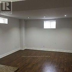 Photo du bâtiment - 33 Little Britain Cres