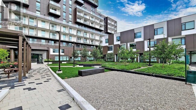 Building Photo - 80 Vanauley St