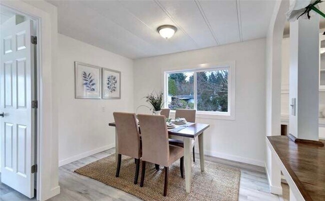 Building Photo - Remodeled home in Holly Hills!