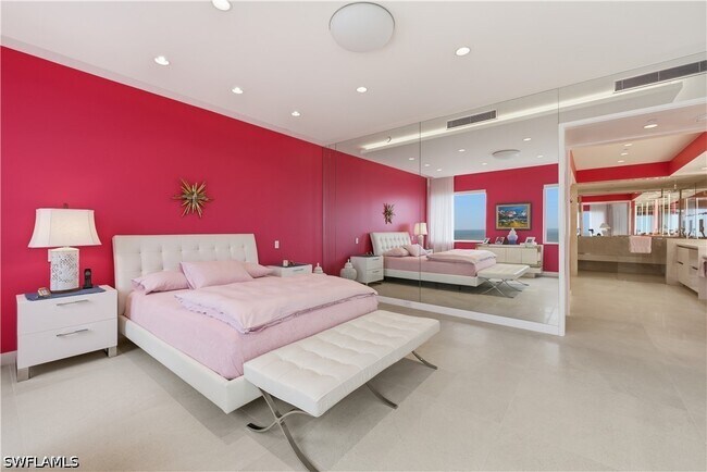 Foto del edificio - 8665 Bay Colony Dr