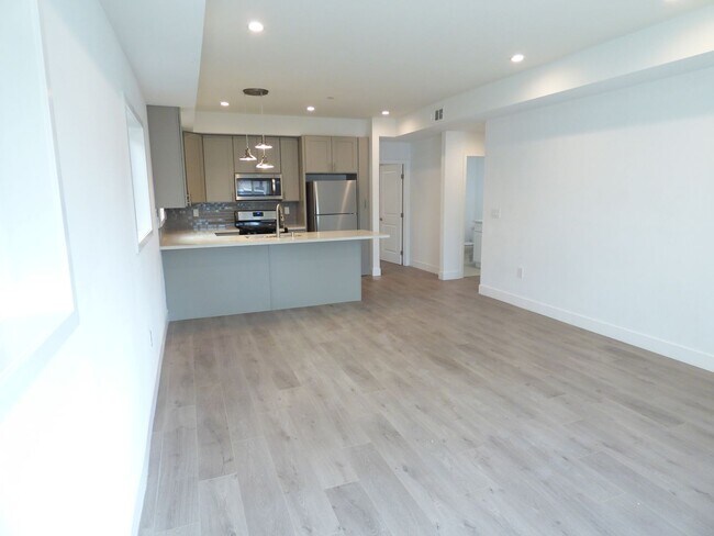 Foto del edificio - 1258 N Hobart Blvd