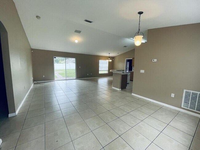 Building Photo - 48 Pitt Ln