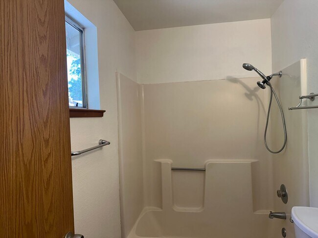 Foto del edificio - Well maintained home in desirable neighbor...