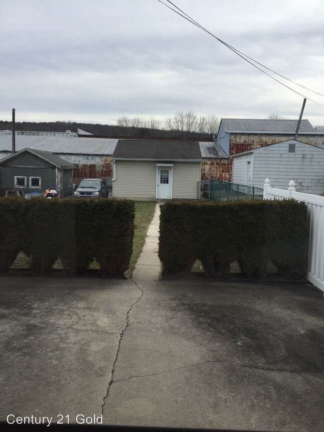 Foto del edificio - 3 br, 1.5 bath House - 124 E Locust St