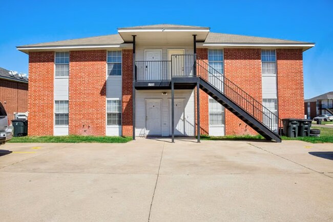 Foto del edificio - 5705 Greengate Dr
