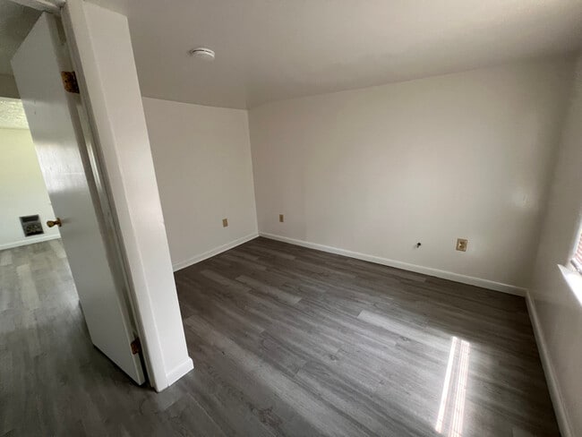 Building Photo - 1542 Wilson Rd