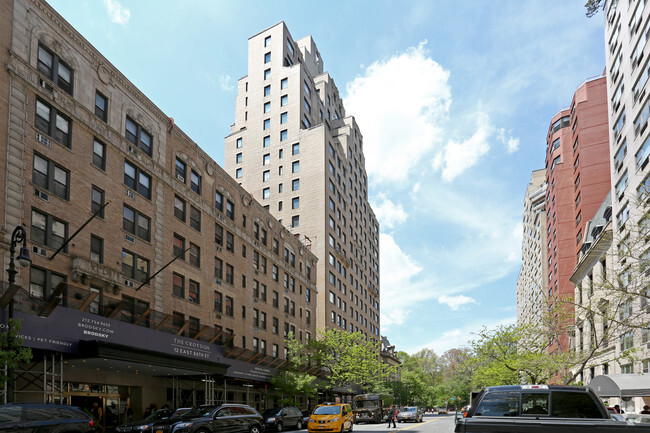 Building Photo - 1049 Fifth Ave