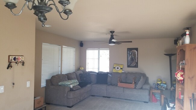 Foto del edificio - 235 S Cross Creek Rd