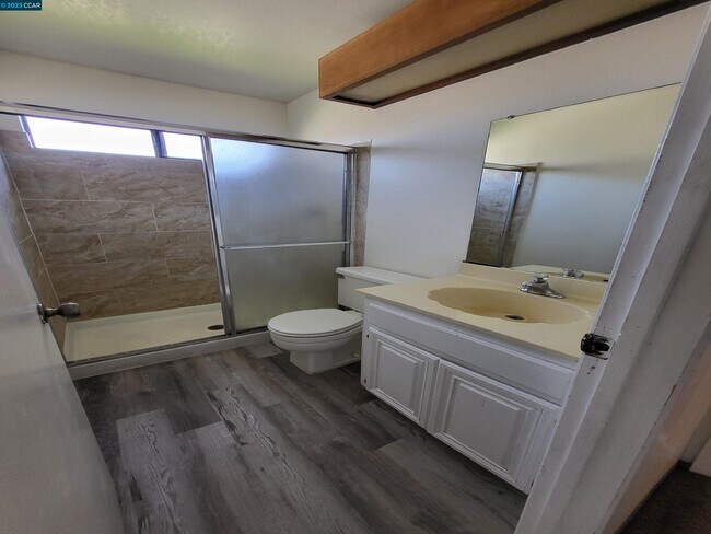 Building Photo - 115 Pecan Dr
