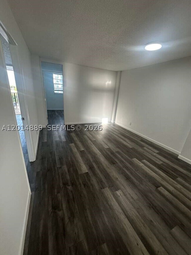Foto del edificio - 2903 NE 163rd St