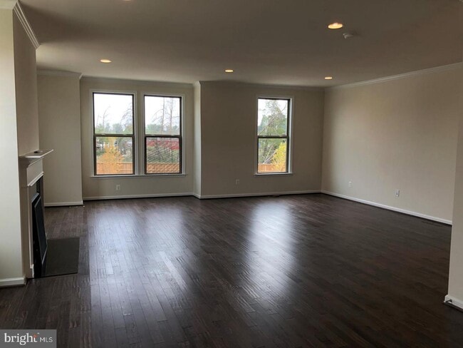 Building Photo - 42379 Dogwood Glen Square