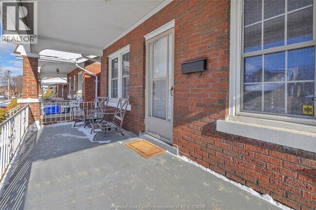 Photo du bâtiment - 1006 Pillette Rd