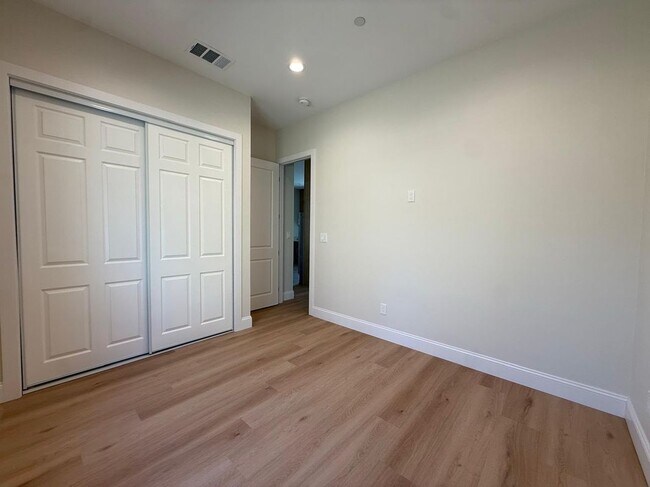 Foto del edificio - 1140 W Donington St