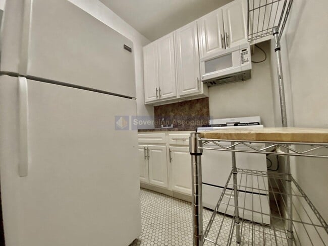 Building Photo - 320 West 106th Street