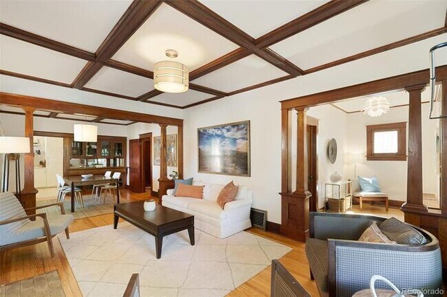 Building Photo - Craftsman Bungalow located in Potter Highl...