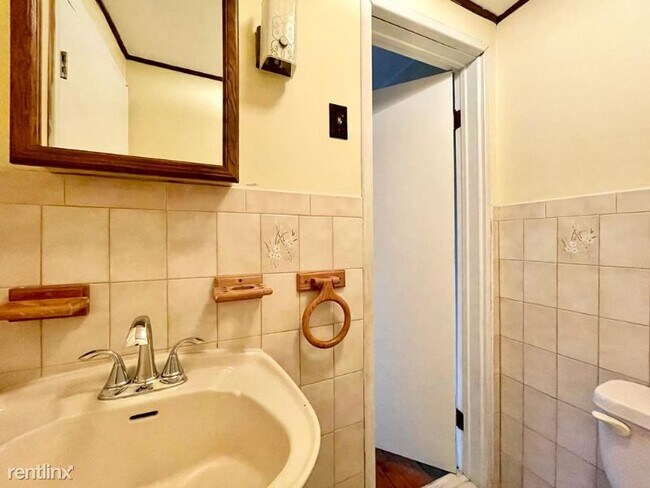 Building Photo - 3 br, 3 bath House - 199 Linden Ave