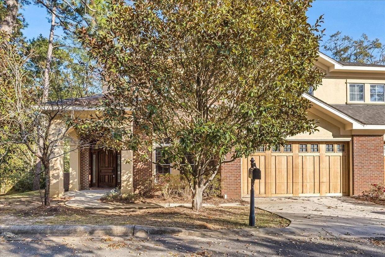 Foto principal - 1847 Ashley Hall Way