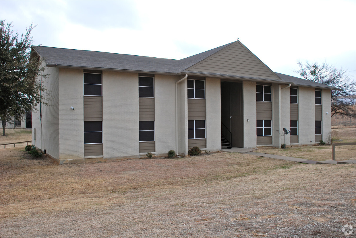 Exterior - Fairway Village Apartments