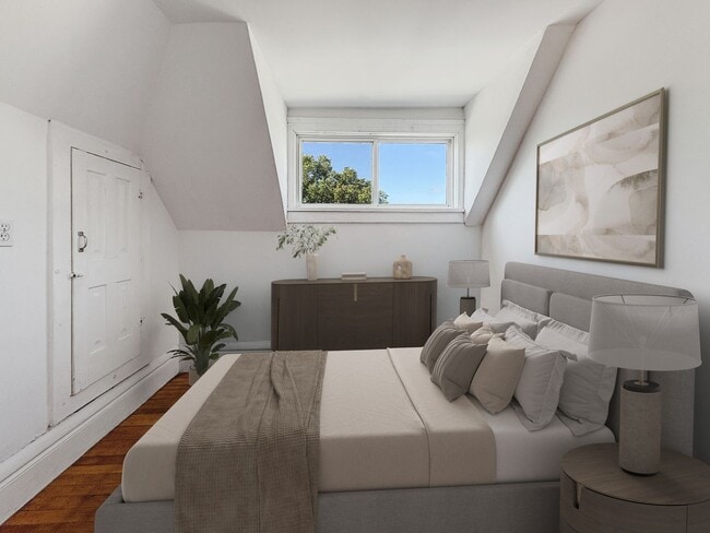 Building Photo - 2204 Grand Ave S