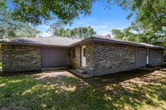 Building Photo - 3824 Evergreen Dr