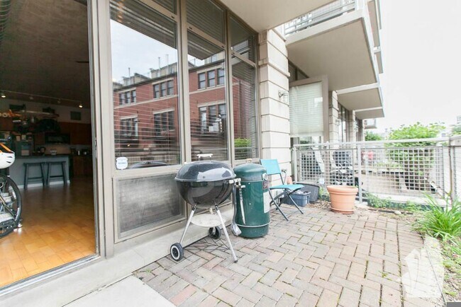 Foto del edificio - 1000 N Kingsbury St