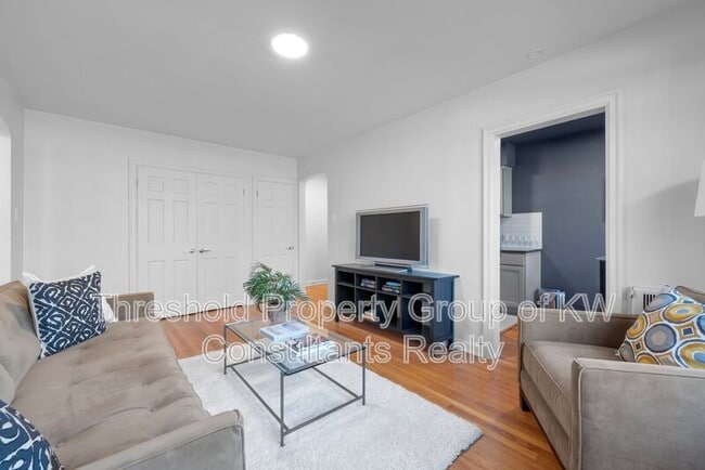 Foto del edificio - 451 E Town St