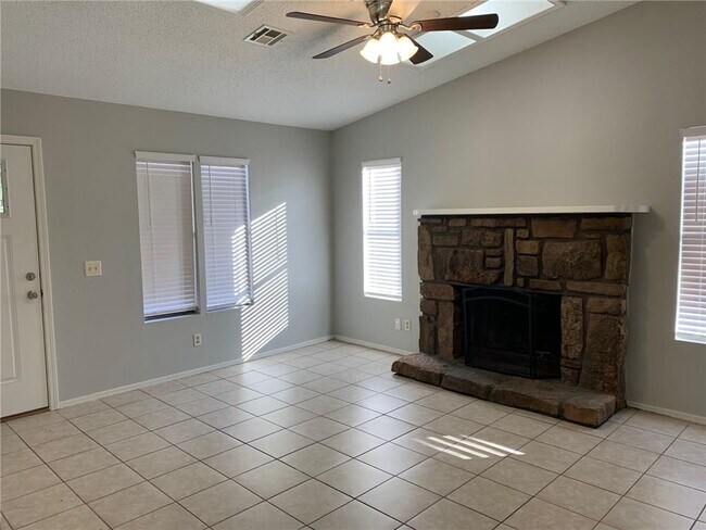 Building Photo - 1006 Turtle Creek Dr