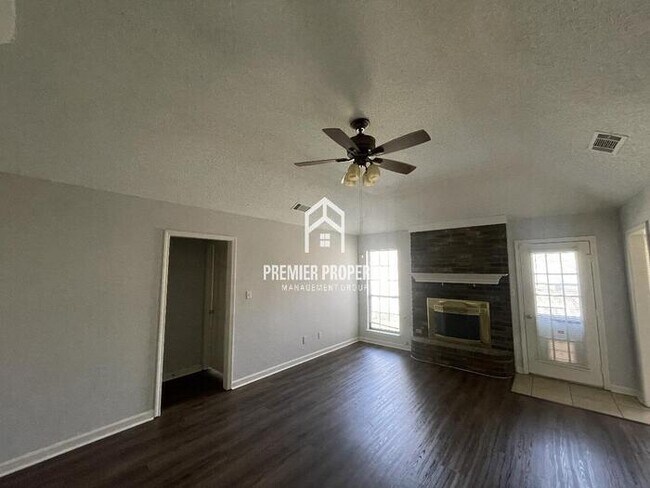 Foto del edificio - 5738 Riverhead Ave