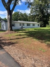 Building Photo - 900 Bracken Rd