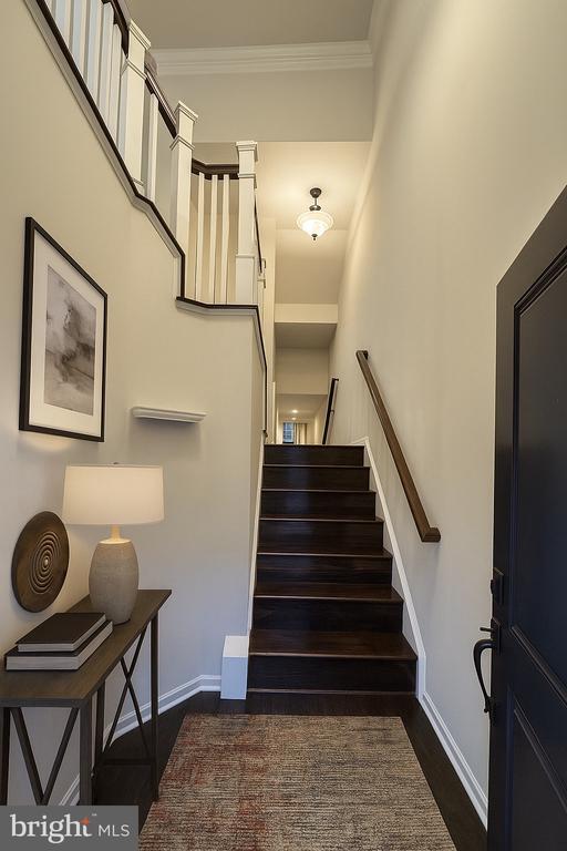 Building Photo - 43220 Thoroughfare Gap Terrace