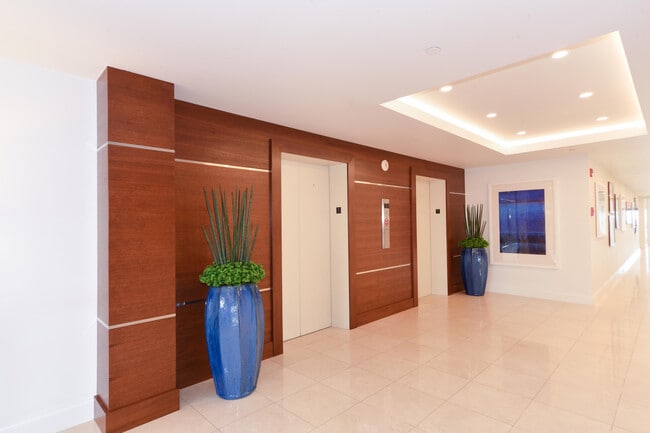 Building Photo - 3009 S Ocean Blvd