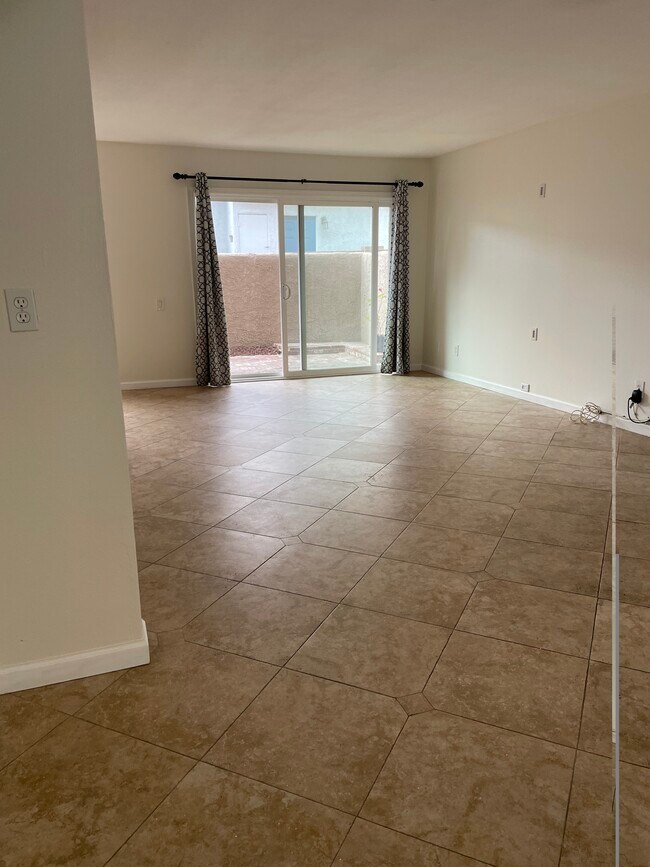 Foto del edificio - 1916 Warfield Ave