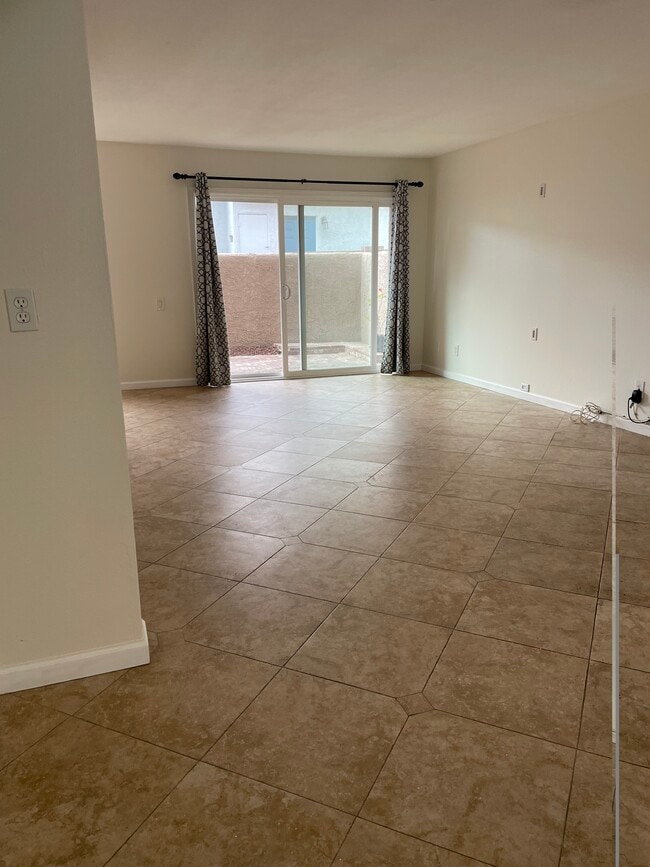 Building Photo - 1916 Warfield Ave