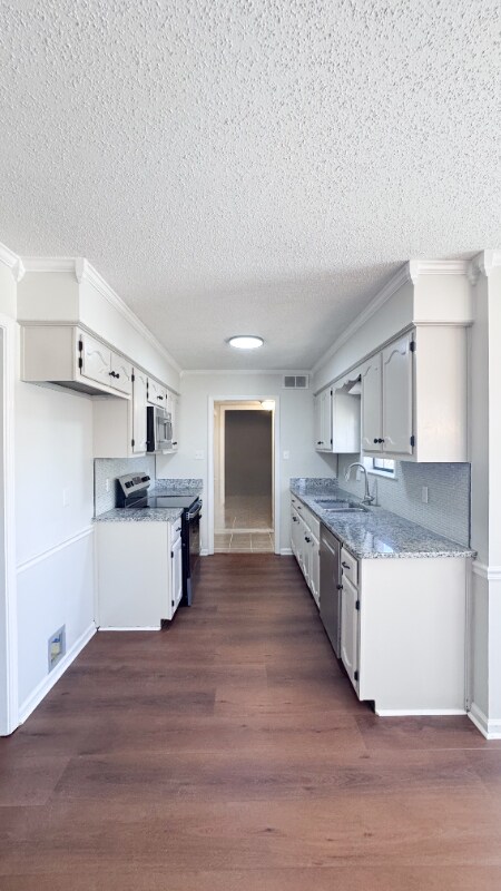 Foto del edificio - 6641 Blue Spruce Dr