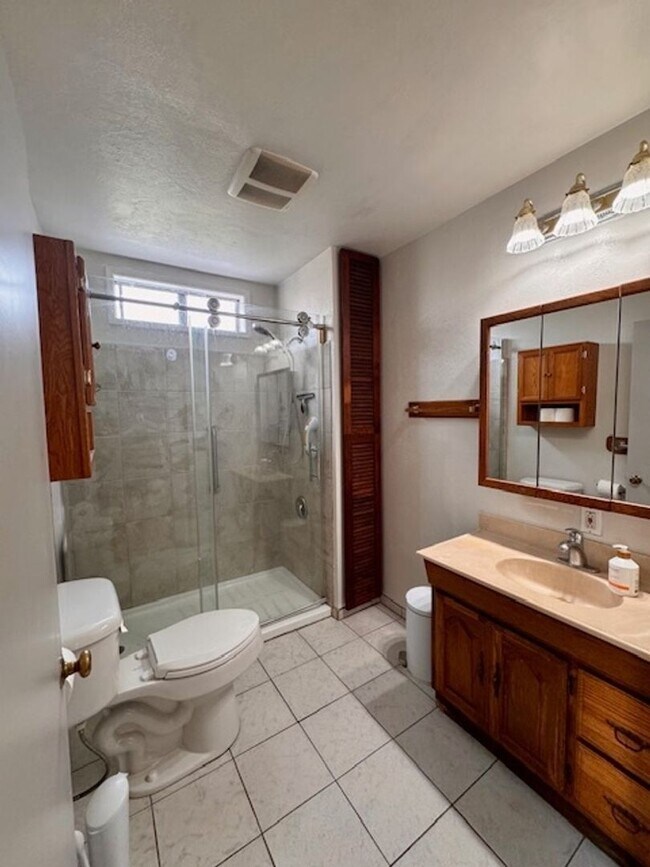 Building Photo - 120 Buena Vista Dr