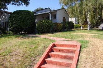 Building Photo - 31 Elm St