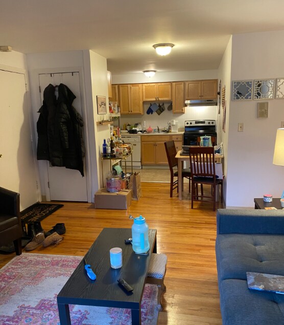 Building Photo - 245 Kelton St
